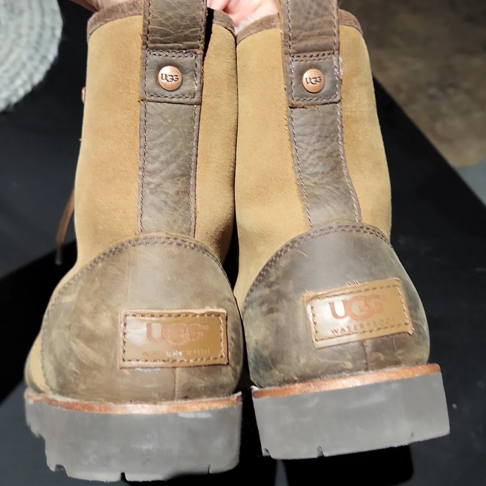 Ugg lace up snow boots - Picture 2 of 5